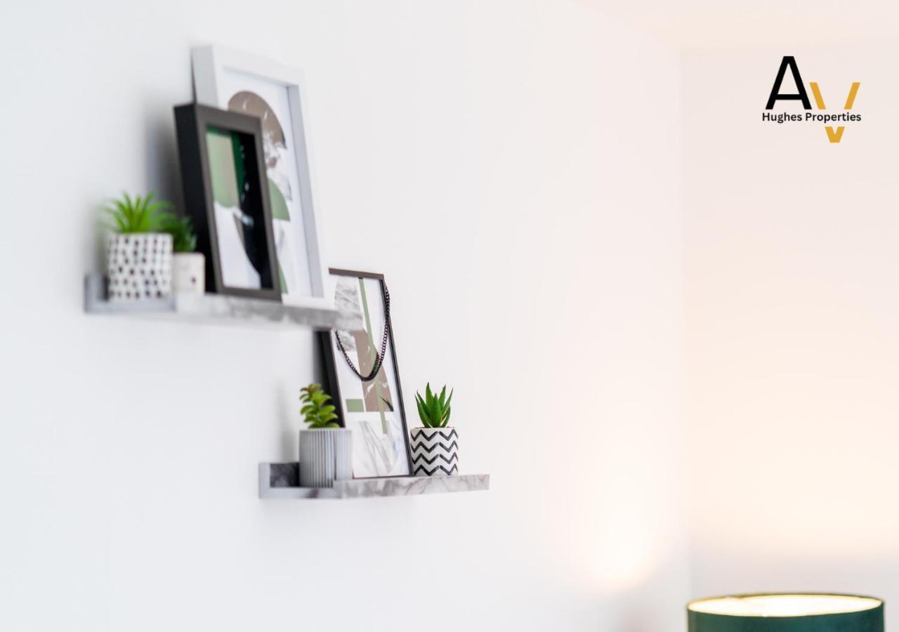 Modern Two-Bedroom Apartment - Central Location, Free Wi-Fi, Ideal For Long Stays By Av Hughes Properties Milton Keynes Luaran gambar